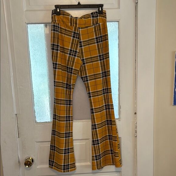 NOBO No Boundaries Junior’s Yellow and Black Stretchy Plaid Flare Lounge Pants - Picture 5 of 5